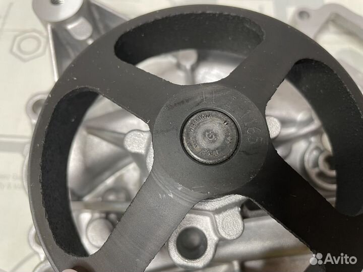 Помпа Мерседес OM276 Новая Оригинальная