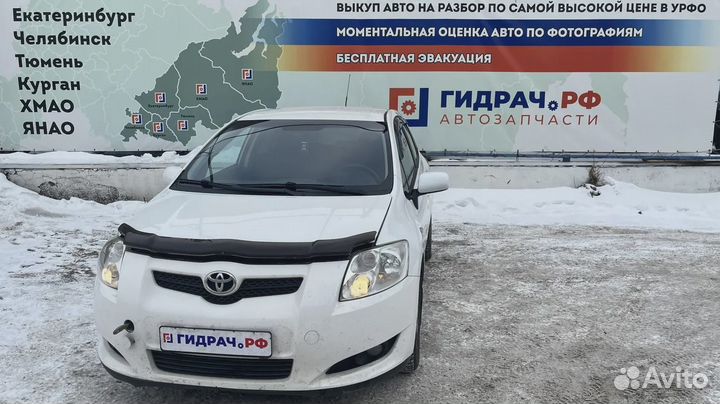 Рамка противотуманной фары правой Toyota Auris (E150) 81481-02050. Дефект