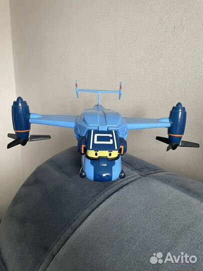 На доставкесамолет Robocar Poli Кэри