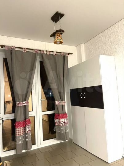 Комната 33 м² в 4-к., 1/3 эт.