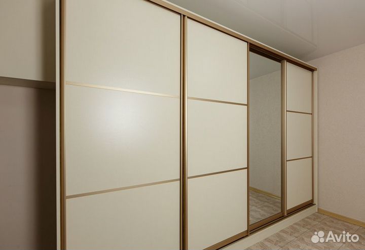 Шкаф купе с зеркалом