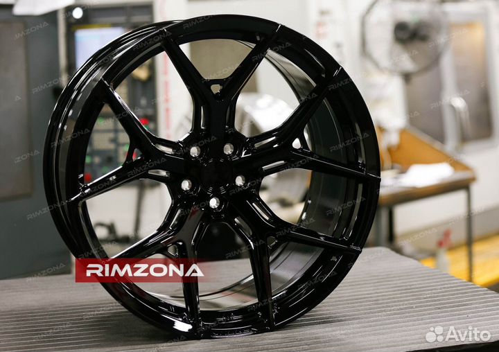 Кованые диски R22 на Porsche Cayenne GTS