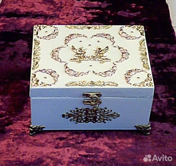Деревянная шкатулка 