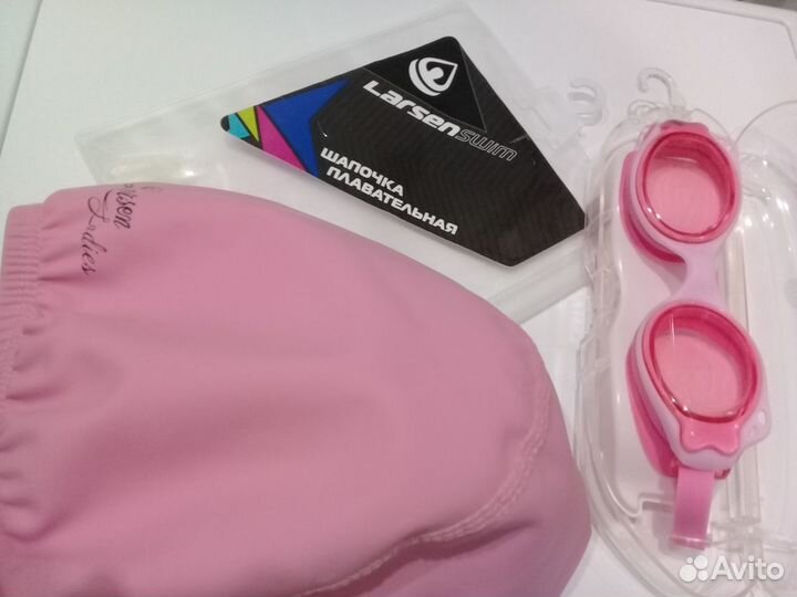 Плавательная шапочка и очки