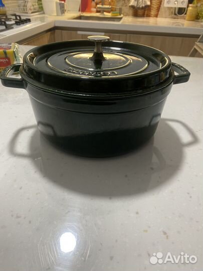 Кастрюля чугунная staub
