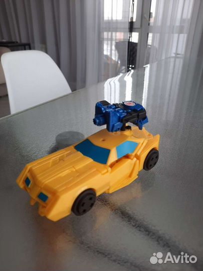 Робот трансформер бамблби