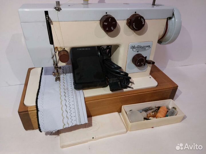 Швейная машинка Чайка 143 много есть