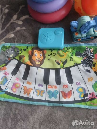 Развивающие игрушки для малышей пакетом