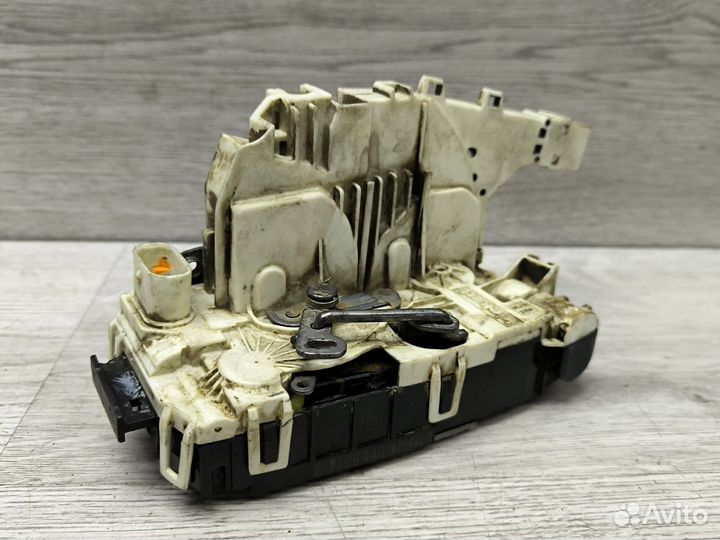 Замок задней правой двери Mercedes Sprinter 906