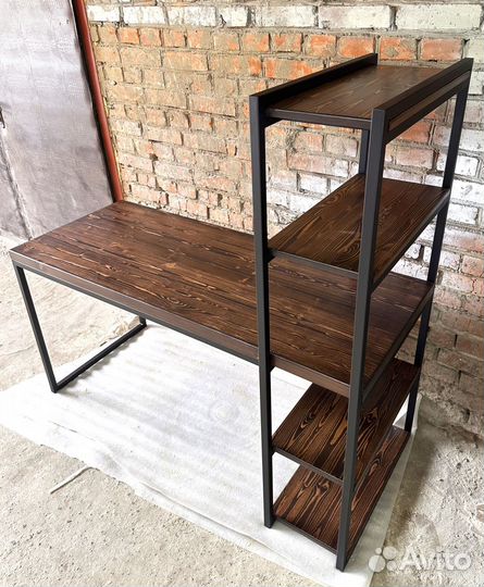 Компьютерный стол с полками