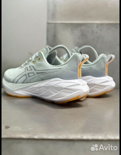 Кроссовки беговые Asics Novablast 4