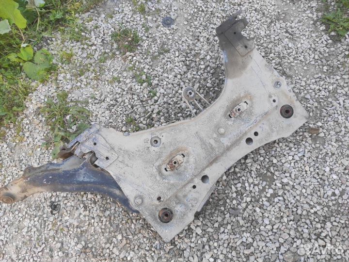 Подрамник передний Renault Megane 2