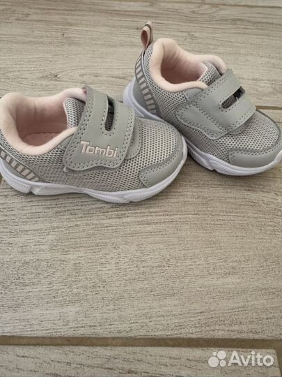 Продам кроссовки детские Tombi 20 размер