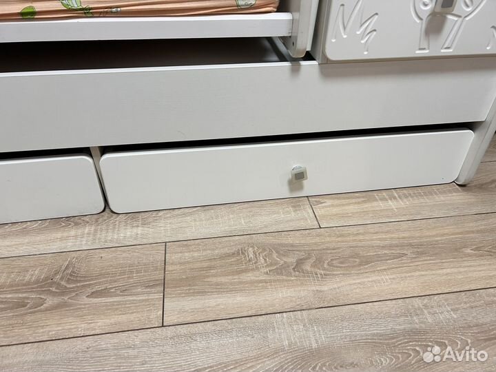 Кроватка детская с маятником, с матрасом