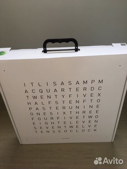 Интерьерные настенные часы Qlocktwo