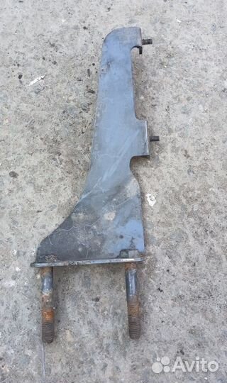 Кронштейн ускорительного клапана scania