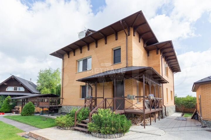 Дом 280 м² на участке 20 сот.