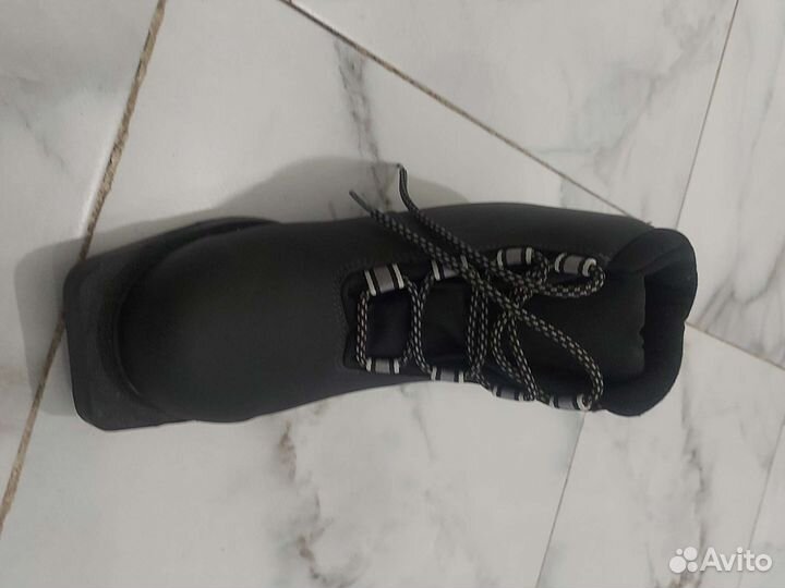 Ботики к лыжам новые 40'