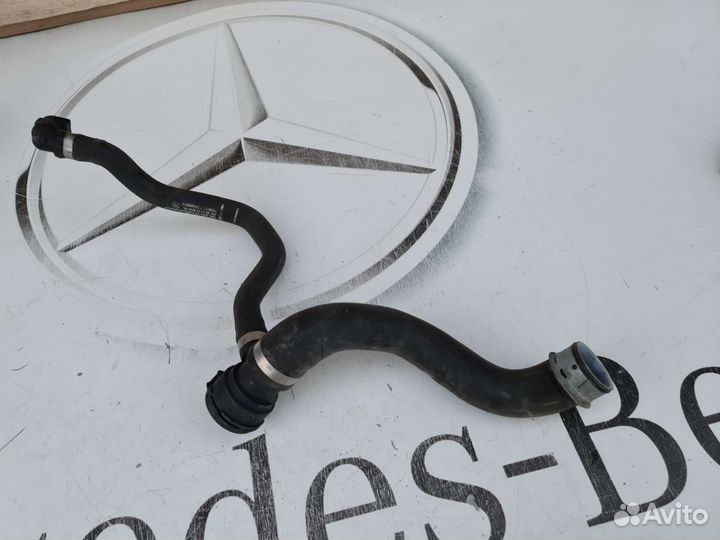 Патрубок радиатора правый Mercedes W204 M274