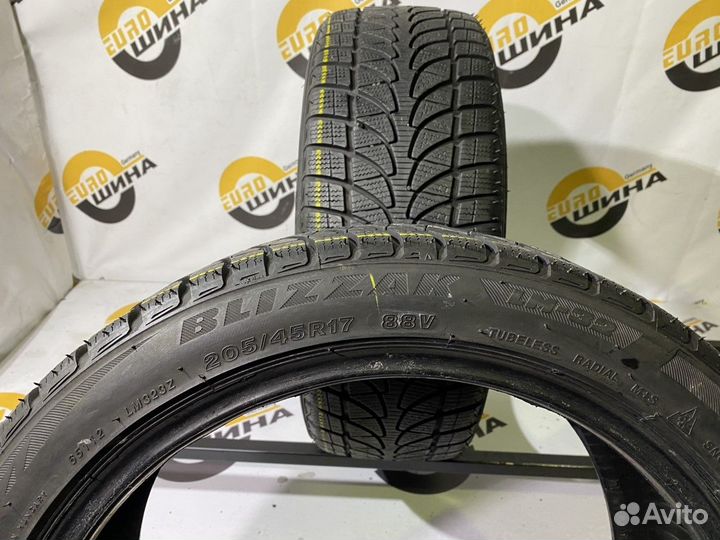Bridgestone Blizzak LM-32 205/45 R17