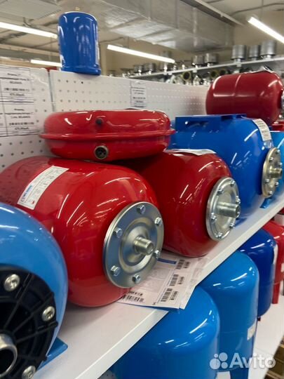 Расширительный бак красный