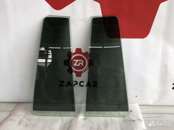 Toyota Land Cruiser 200 Форточка задняя