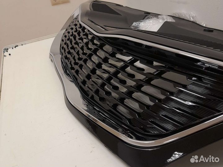 Решетка радиатора Kia Rio 3