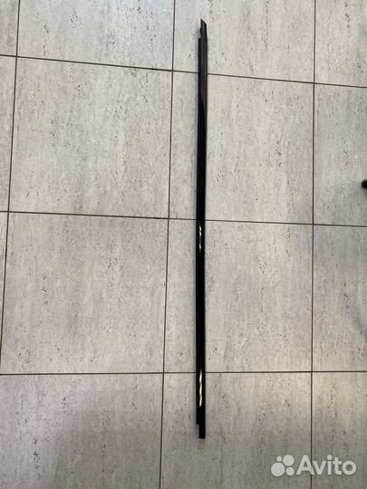 Направляющая стекла переднего левого Mercedes GLB