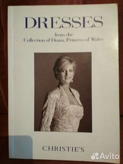 Каталог кристи платьев принцессы Дианы с автографо