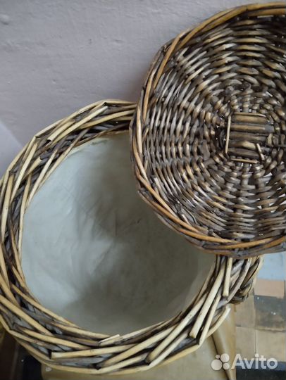 Корзина плетеная с крышкой для интерьера