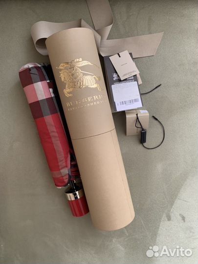 Burberry store scarf tube