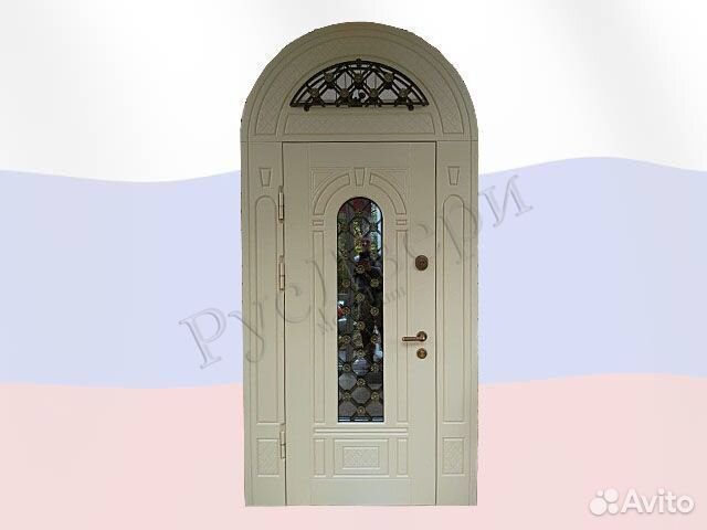 Арочная металлическая входная дверь с окном