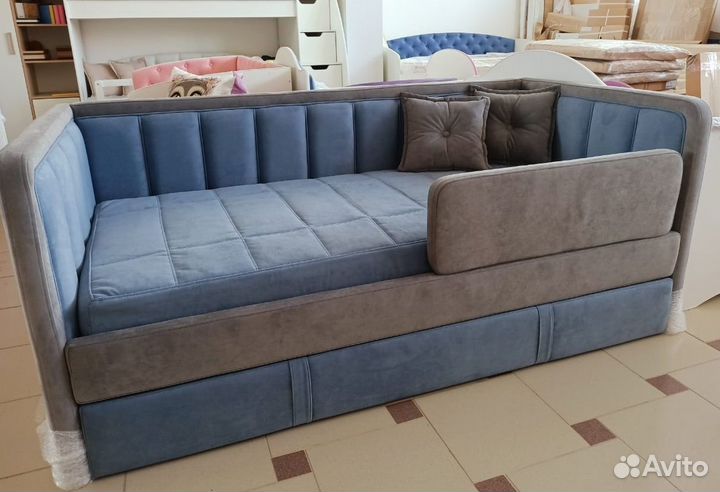 Детская кровать.Кровать-машина.Кровать-диван