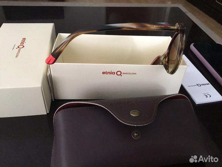 Солнцезащитные очки etnia barselona