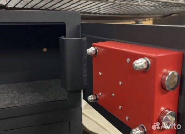 Сейф металический