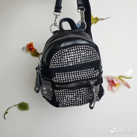 Миниатюрный рюкзак со стразами