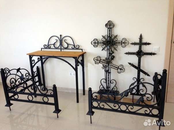 Крест с оградкой разные