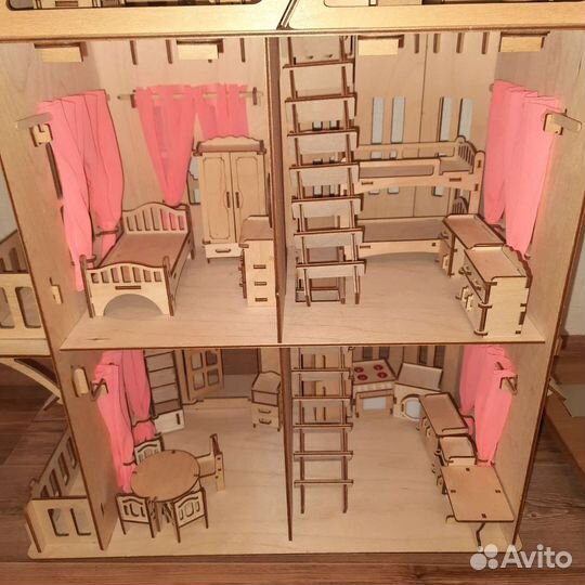 Кукольный домик с мебелью