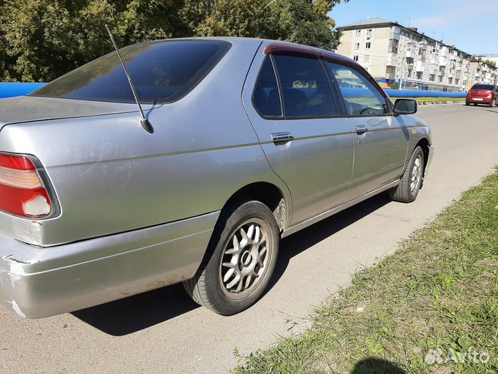 Nissan Bluebird 1.8 AT, 1996, 200 000 км