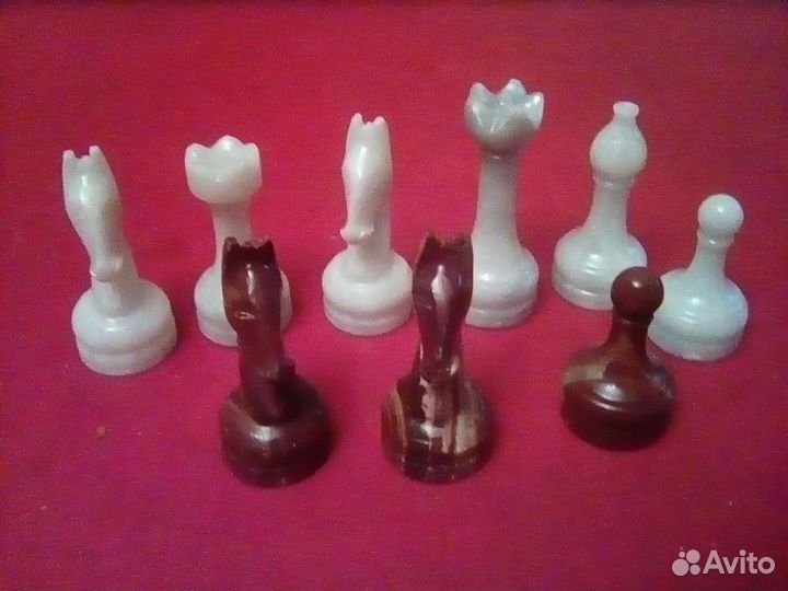 Шахматные фигуры из камня