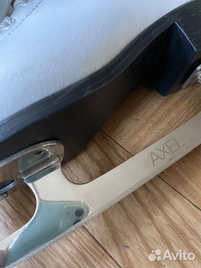 Коньки фигурные Runa с лезвиями Axel