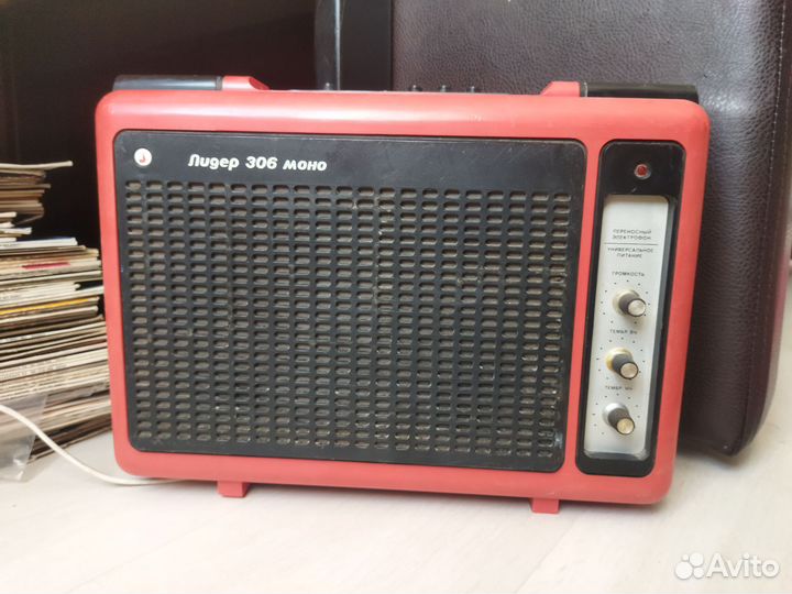 Проигрыватель арктур 004 + 300 пластинок + колонка