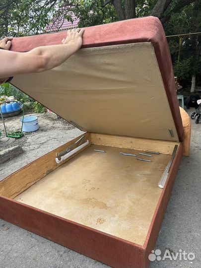 Кровать