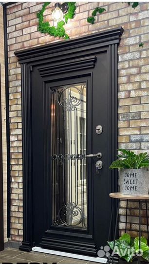 Дверь входная с ковкой