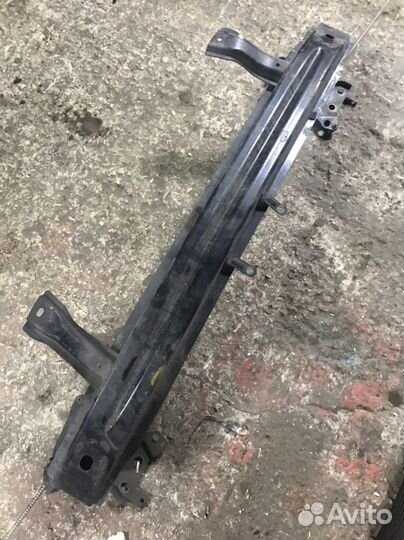 Усилитель бампера Volkswagen Passat B6