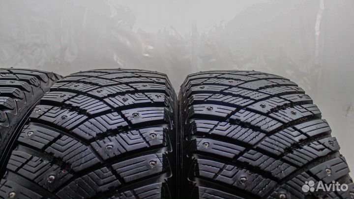 Goodyear UltraGrip Ice Arctic SUV 215/65 R17 99T