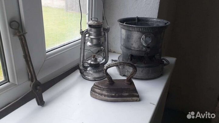 Керосиновая лампа. Киросиновая печь. Весы. Утюг