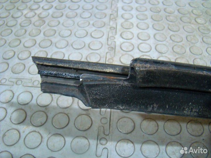 Hyundai ix35 Накладка стекла переднего левого