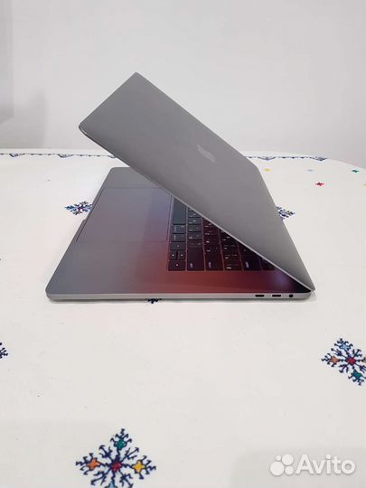 Ноутбук Apple macbook pro 15 2017, 240 циклов