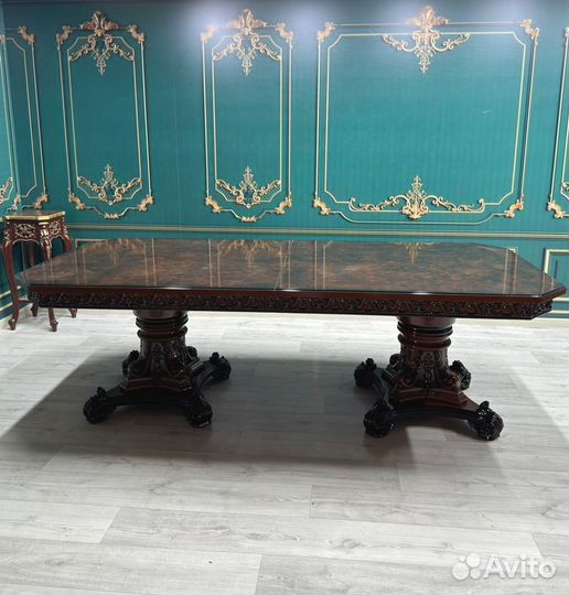 Стул / В наличии стулья